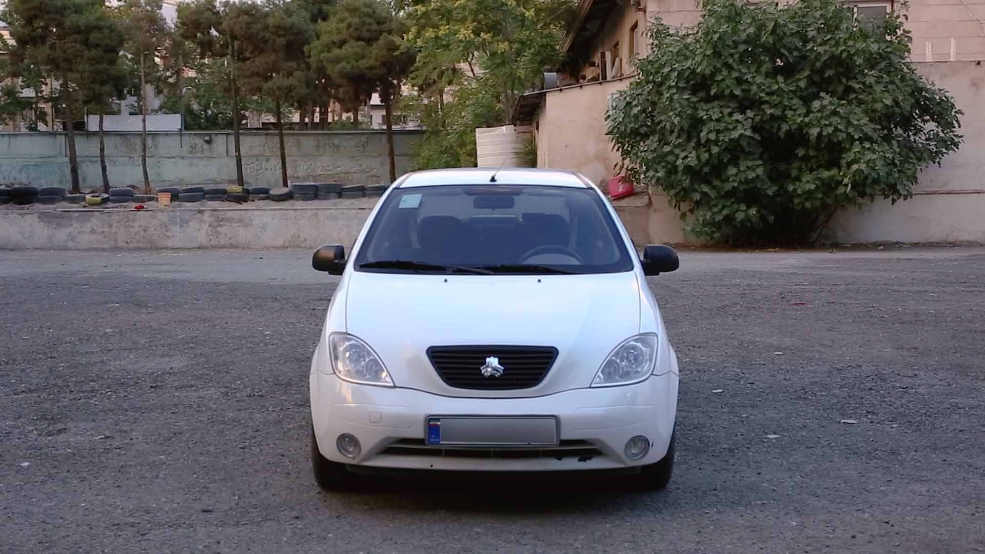 تصویر نمای جلوی خودرو