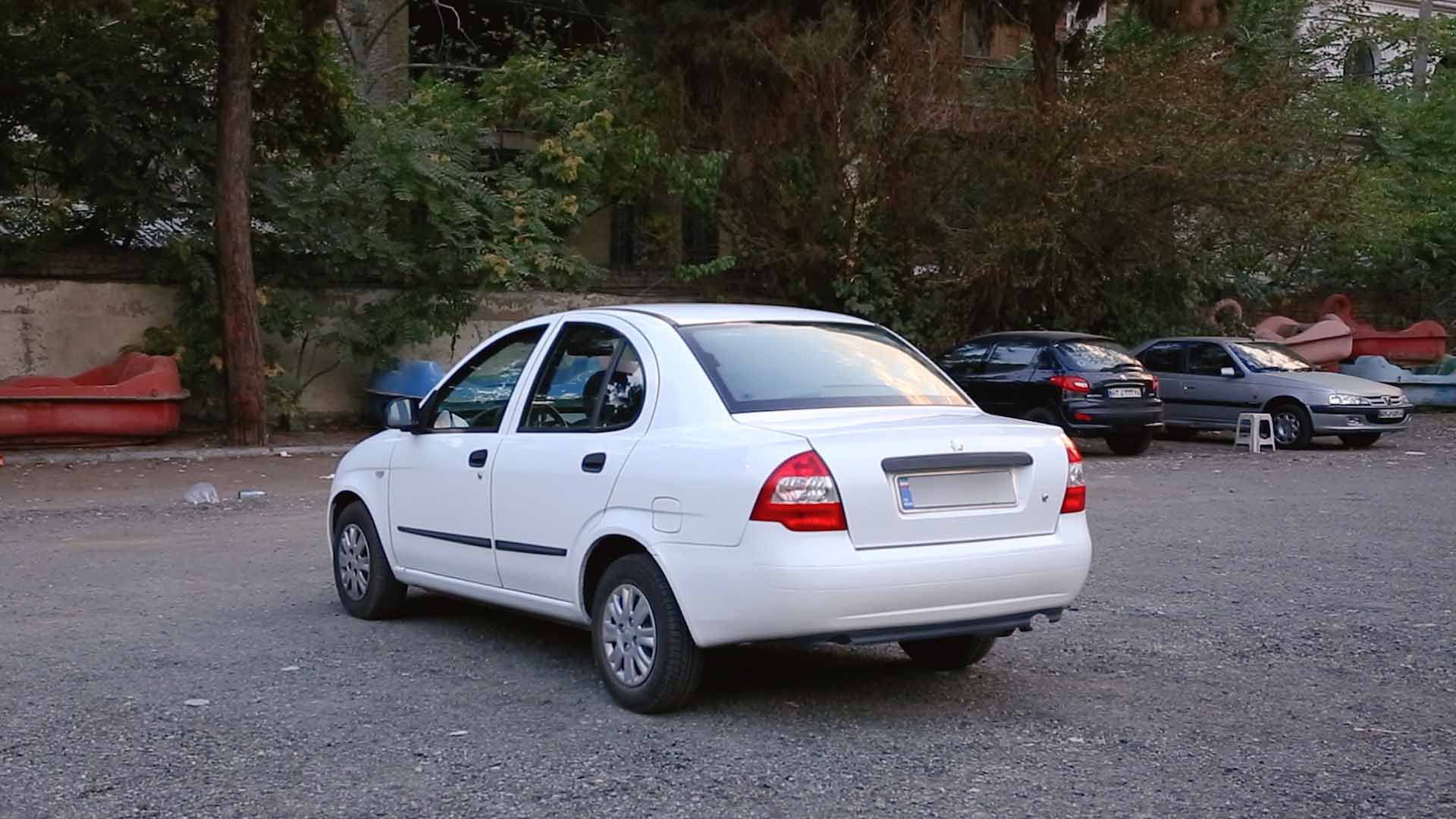 نمای عقب سمت راننده